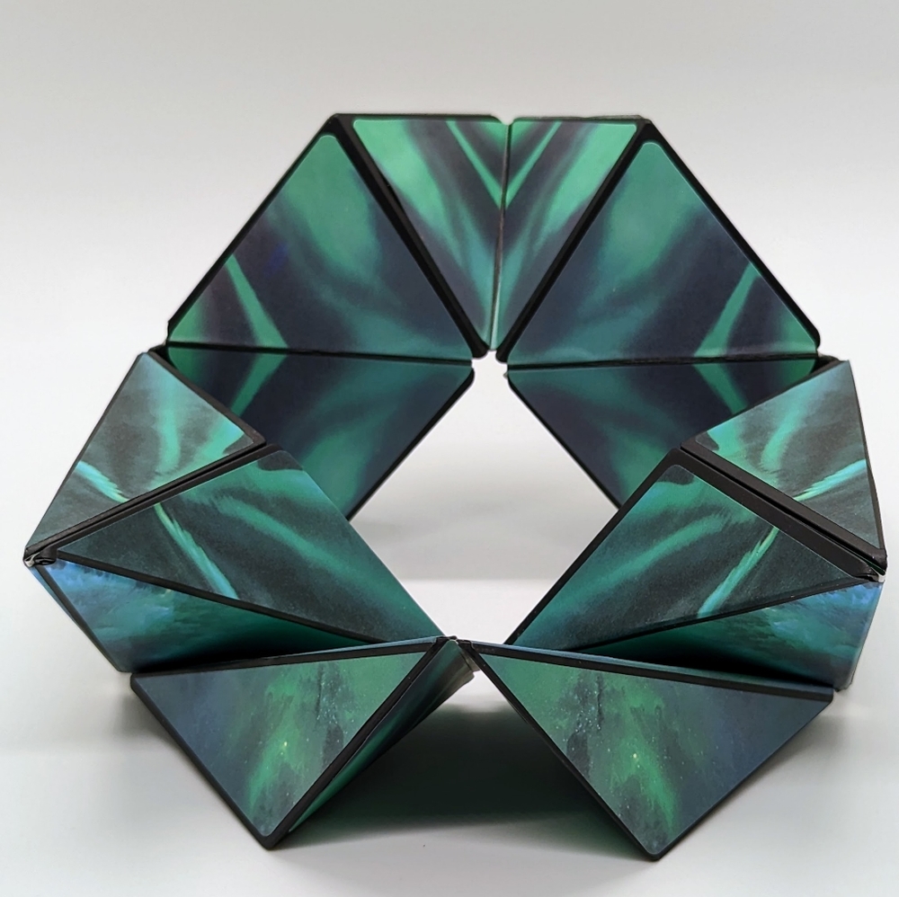 🔥 3D Changeable Magnetic Puzzle Cube Toy (Green, Black) 🔥 - Picture 3 of 7